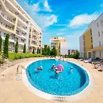 Imperial And Crown Noks Grand شقة