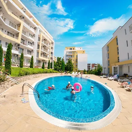 Imperial And Crown Fort Noks Grand Apartman